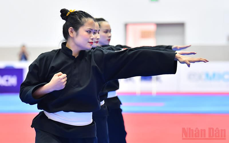 Vượt qua đối thủ Brunei trong trận thi đấu chung kết cuối cùng của nội dung biểu diễn, đội tuyển Pencak Silat Việt Nam đã có được tấm huy chương Vàng đầu tiên tại SEA Games năm nay.