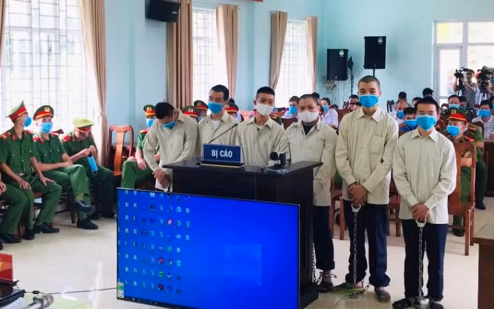 Các đối tượng tại phiên tòa.