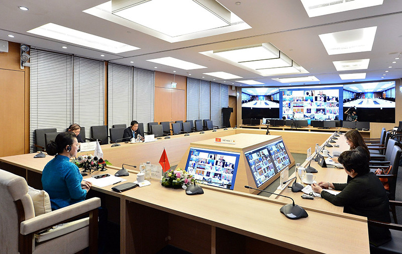 Quang cảnh Hội nghị trực tuyến Chủ tịch Quốc hội thế giới lần thứ 5 năm 2020 tại điểm cầu Hà Nội. (Ảnh: Duy Linh) Quốc hội Việt Nam chủ động, tích cực chung tay ứng phó thách thức toàn cầu -0