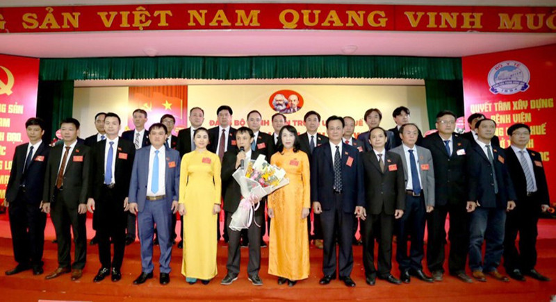 Ban Chấp hành Đảng bộ Bệnh viện T.Ư Huế khóa mới, nhiệm kỳ 2020-2025 ra mắt, nhận nhiệm vụ tại Đại hội. Đại hội thí điểm bầu trực tiếp bí thư đảng bộ cấp trên cơ sở tại Huế thành công -0
