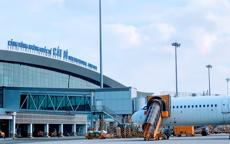 Cảng hàng không quốc tế Cát Bi hằng ngày đón nhiều chuyến bay từ TP Hồ Chí Minh.