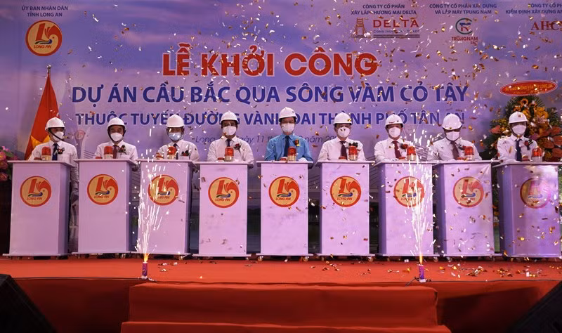 Lễ khởi công dự án cầu bắc qua sông Vàm Cỏ Tây (tỉnh Long An). 