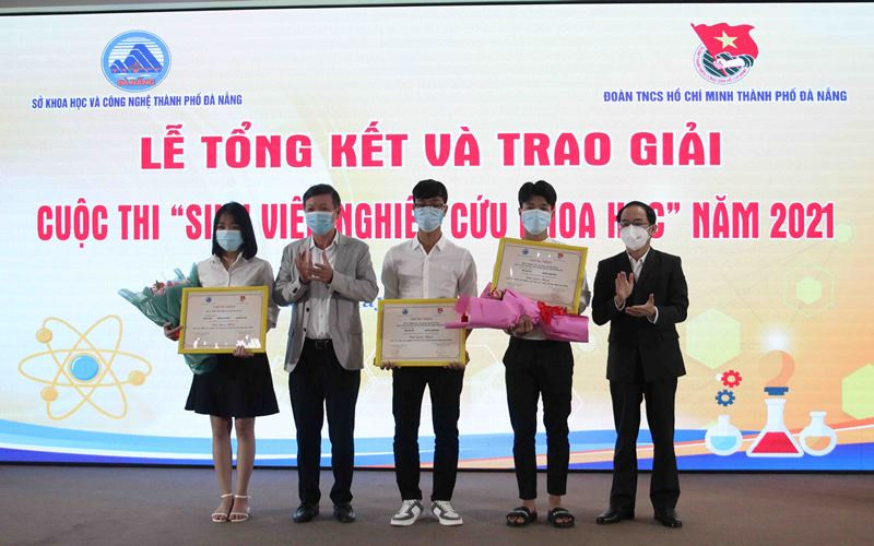 Trao giải nhất cho hai nhóm tác giả. 5,4 tỷ đồng hỗ trợ sinh viên nghiên cứu, khởi nghiệp -0