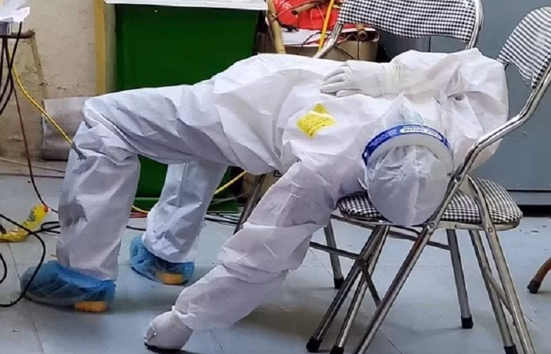 “Đêm trắng” nơi tuyến đầu chống dịch -0