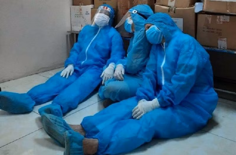 “Đêm trắng” nơi tuyến đầu chống dịch -0