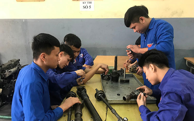 Học sinh Khoa Cơ khí (Trường cao đẳng Nghề công nghiệp Thanh Hóa) trong giờ thực hành. Đẩy mạnh chuyển đổi số trong giáo dục nghề nghiệp -0