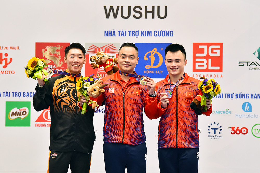 Phạm Quốc Khánh (giữa) mang về tấm Huy chương Vàng đầu tiên cho Thể thao Việt Nam trong ngày 13/5. (Ảnh: Thủy Nguyên) Cập nhật SEA Games 31 ngày 13/5: Việt Nam dẫn đầu bảng tổng sắp huy chương -0