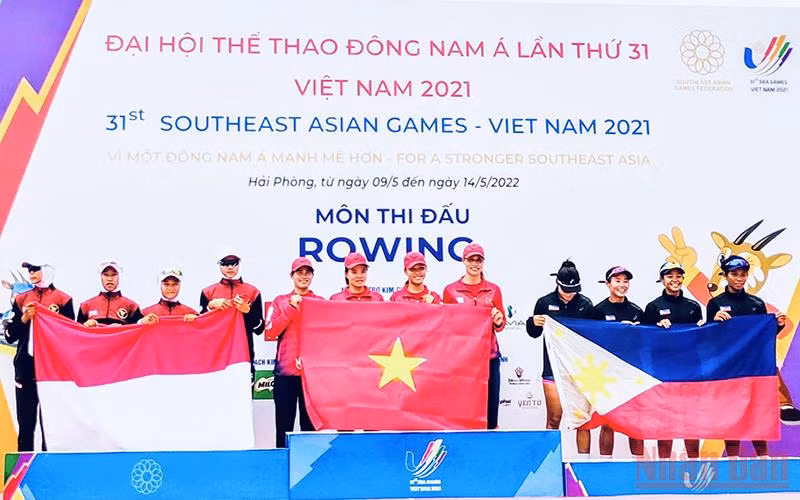 Đội tuyển rowing nữ Việt Nam xuất sắc giành Huy chương Vàng ở nội dung thuyền 4 nữ hạng nhẹ 2 mái chèo.