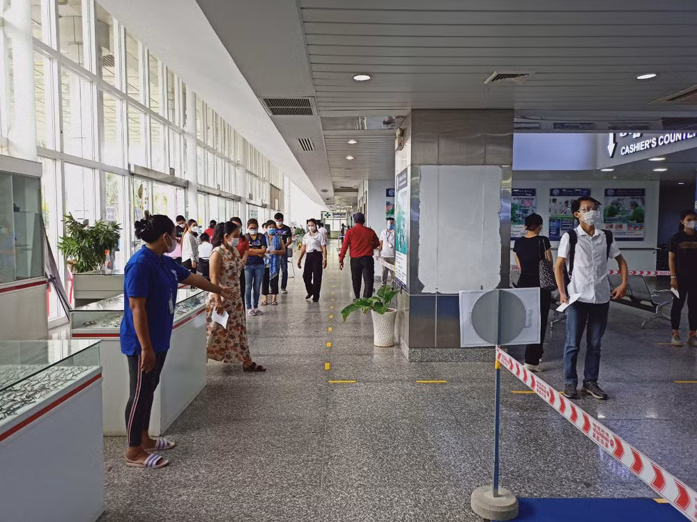 Bệnh viện Chợ Rẫy dốc sức chống dịch Covid-19 ở Phnom Penh -0