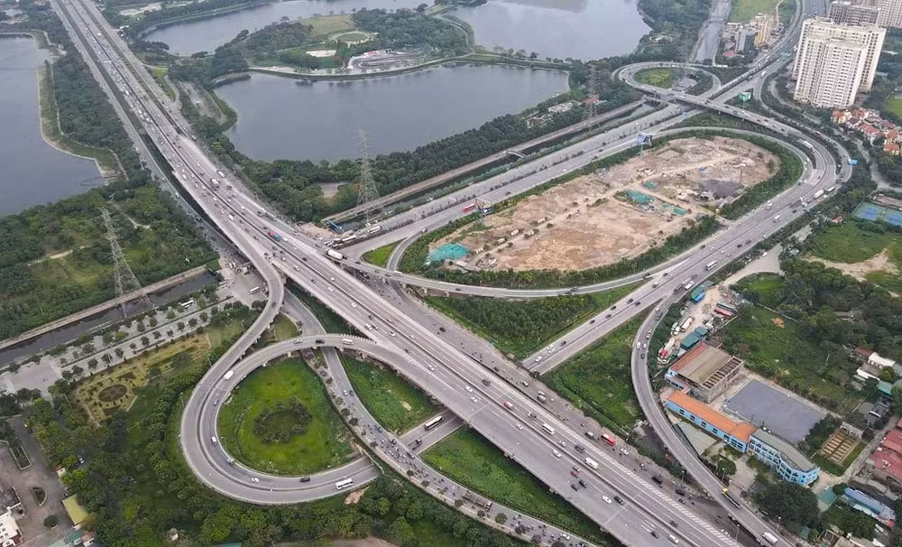 Giao thông thông thoáng khi người dân trở về Hà Nội