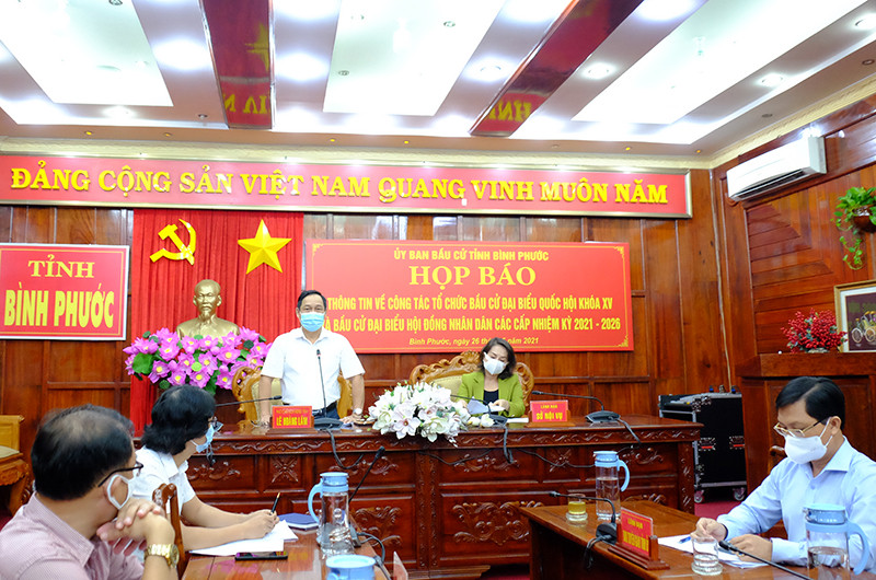 Đại diện Ủy ban Bầu cử tỉnh Bình Phước cung cấp kết quả bầu cử Quốc hội khóa XV và đại biểu HĐND tỉnh nhiệm kỳ 2021-2026 trên địa bàn tỉnh Bình Phước cho báo chí. Phú Yên, Bình Phước họp báo thông báo về kết quả bầu cử -0