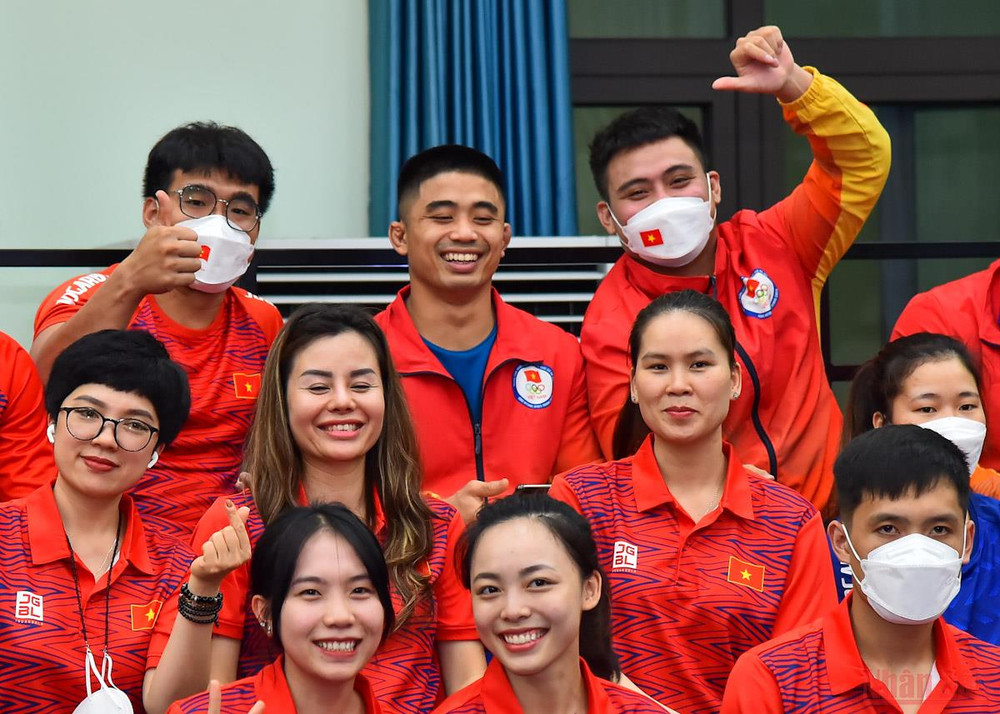 Niềm vui của các vận động viên, huấn luyện viên trong buổi lễ xuất quân. Đoàn thể thao Việt Nam xuất quân tham dự SEA Games 31 -0