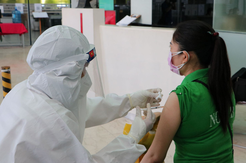 Tiêm vaccine cho công nhân. Hàng nghìn công nhân Đồng Nai tiêm vaccine Sinopharm -5