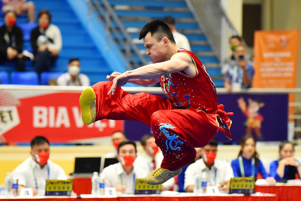 Nông Văn Hữu giành Huy chương Đồng nội dung Nam quyền với số điểm 9,69. Đây là chiếc Huy chương Đồng thứ hai của vận động viên này tại SEA Games 31. Những khoảnh khắc đẹp của wushu Việt Nam ngày 14/5 -0