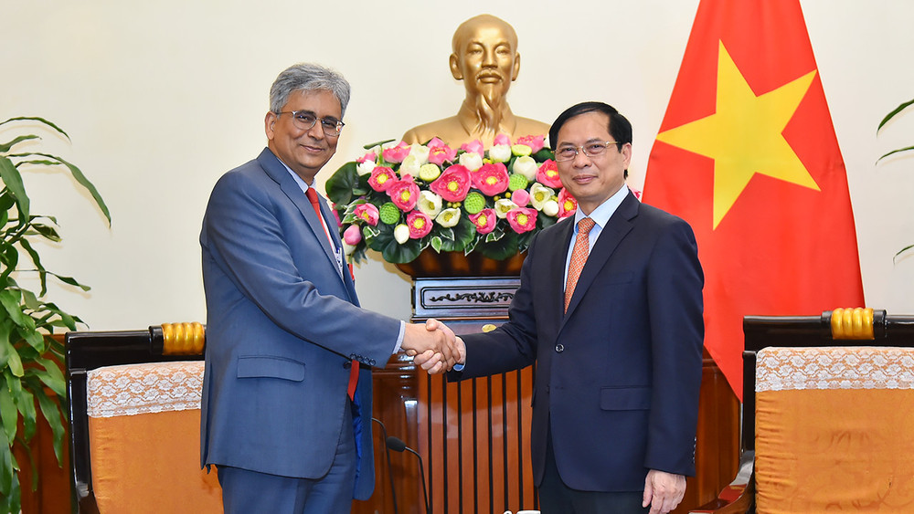 Bộ trưởng Ngoại giao Bùi Thanh Sơn tiếp Thứ trưởng Ngoại giao Ấn Độ Saurabh Kumar nhân dịp sang thăm Việt Nam. (Ảnh: Báo Thế giới Việt Nam)