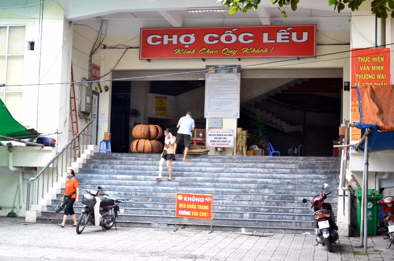 Chợ Cốc Lếu, thành phố Lào Cai trở lại hoạt động từ 0 giờ ngày 1-7, sau 14 ngày phong tỏa để phòng, chống dịch Covid-19.
