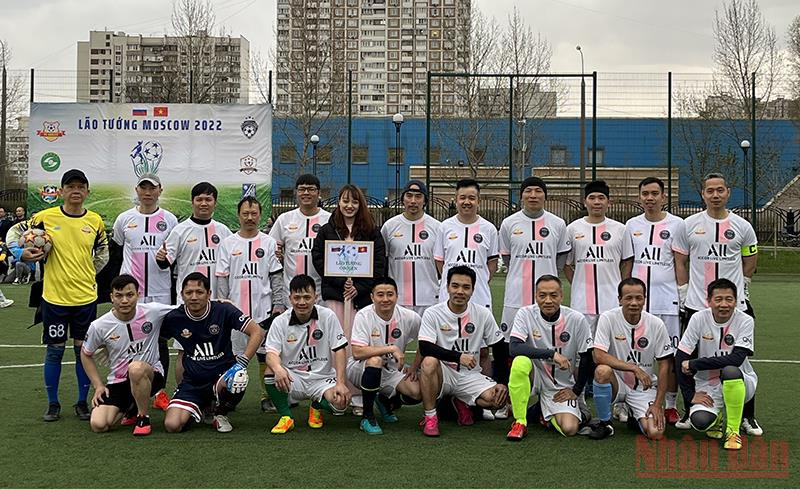 Đội Lão tướng FC Obolen quy tụ các cầu thủ đến từ khu nhà ở của Đại sứ quán Việt Nam tại Nga. (Ảnh: QUẾ ANH) Khai mạc Giải bóng đá Lão tướng Moskva-2022 -0