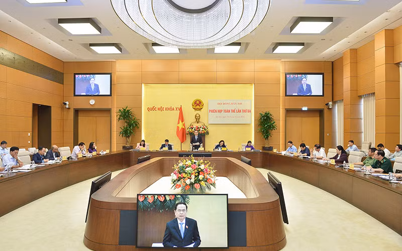 Phó Chủ tịch Thường trực Quốc hội Trần Thanh Mẫn dự và chỉ đạo tại Phiên họp toàn thể lần thứ 3 để thẩm tra và cho ý kiến vào một số nội dung chuẩn bị cho Kỳ họp thứ 3 của Quốc hội khóa XV. Ảnh: quochoi.vn