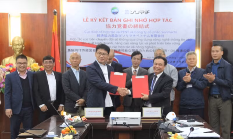 Ký ghi nhớ hợp tác xúc tiến chuyển đổi số thông qua ứng dụng công nghệ thông tin vào sản xuất kinh doanh, nâng cao năng lực và phát triển bền vững cho các hợp tác xã nông nghiệp.