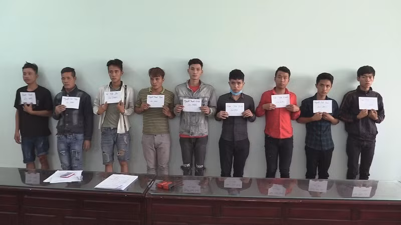 Chín đối tượng bị tạm giữ. 