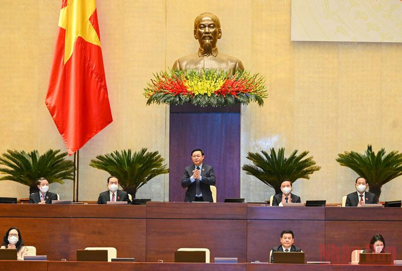 Chủ tịch Quốc hội Vương Đình Huệ cùng các Phó Chủ tịch Quốc hội chủ trì và điều hành phiên chất vấn và trả lời chất vấn. Ủy ban Thường vụ Quốc hội chất vấn những vấn đề “nóng” cử tri quan tâm -0