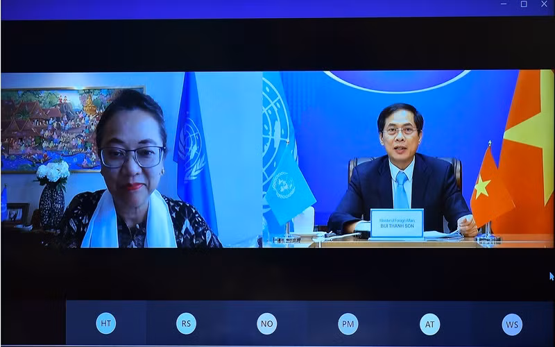 Cuộc hội đàm diễn ra theo hình thức trực tuyến. (Ảnh: Báo Thế giới và Việt Nam)