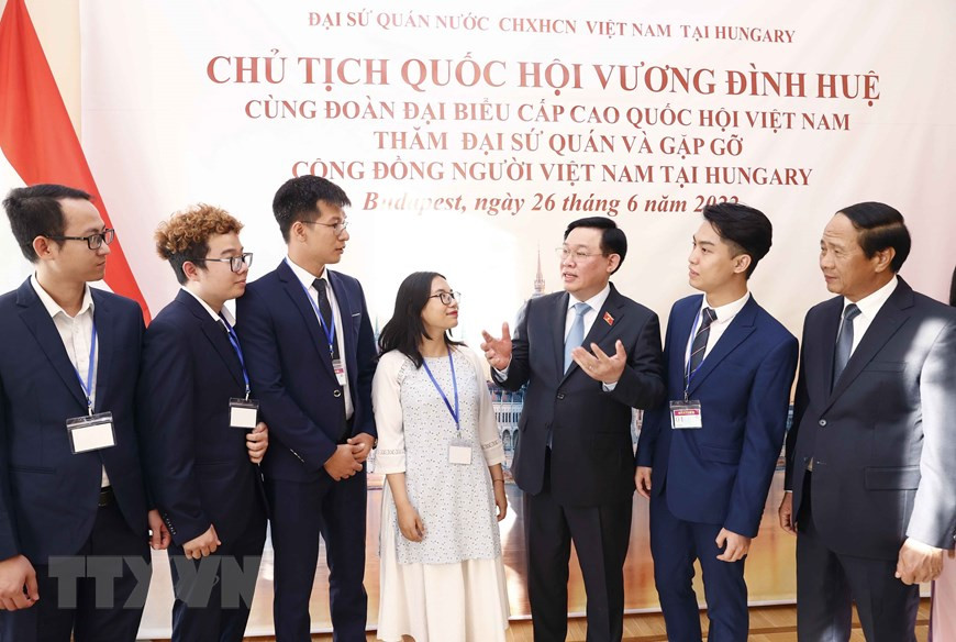 Hình ảnh về hoạt động của Chủ tịch Quốc hội Vương Đình Huệ tại Hungary ảnh 5 Hình ảnh về hoạt động của Chủ tịch Quốc hội Vương Đình Huệ tại Hungary -4