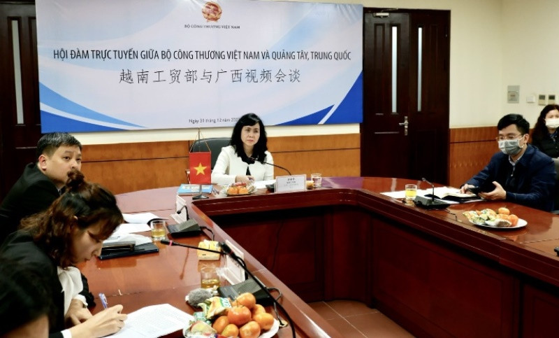 Lãnh đạo Vụ Thị trường châu Á-châu Phi (Bộ Công thương) hội đàm trực tuyến với Sở Thương mại Quảng Tây (Trung Quốc).