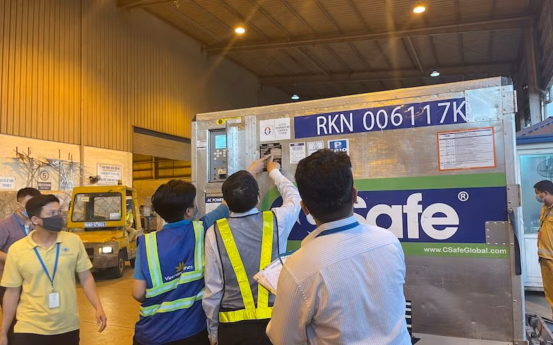 Gần một triệu liều vaccine Covid-19 hỏa tốc từ Hà Nội đến TP Hồ Chí Minh -0