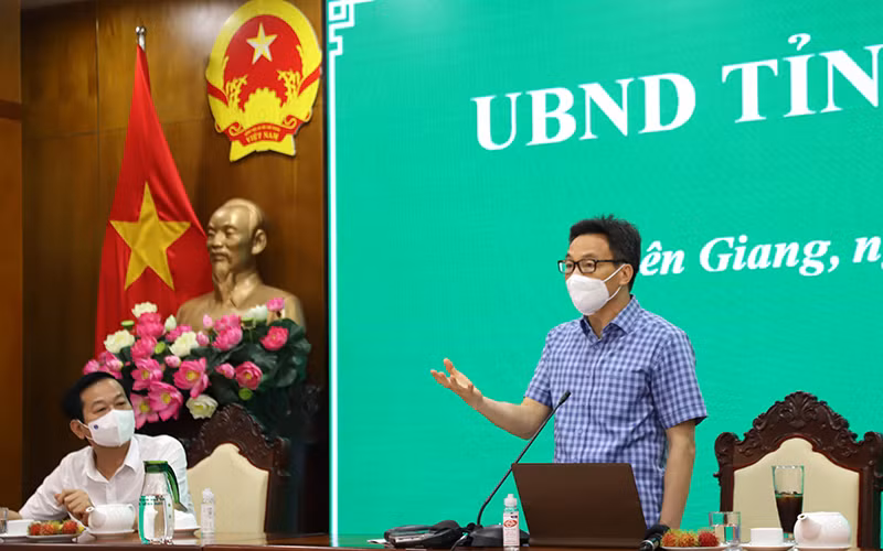 Phó Thủ tướng Vũ Đức Đam tại buổi làm việc.