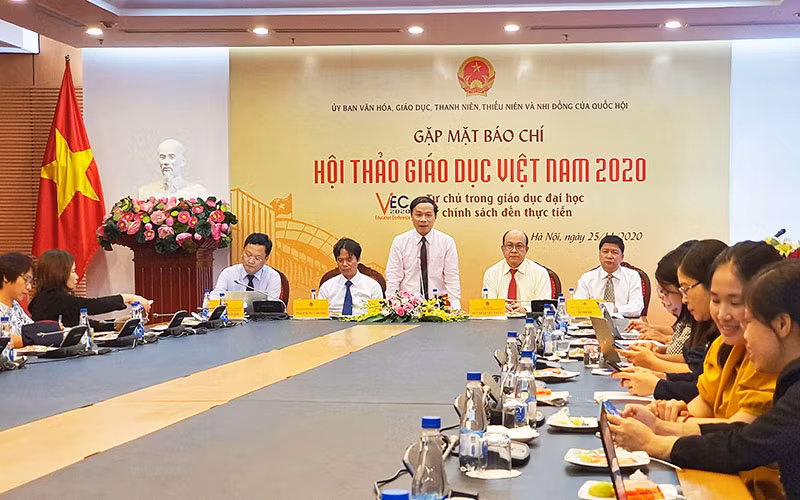 Phó Chủ nhiệm Ủy ban Văn hóa, Giáo dục, Thanh niên, Thiếu niên và Nhi đồng của Quốc hội Phạm Tất Thắng thông tin về VEC 2020. 