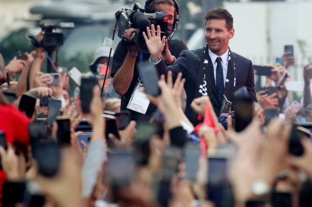 Messi được chào đón rất nồng nhiệt tại Paris, ngay cả khi chưa có bất cứ thông tin chính thức nào về bản hợp đồng với PSG. (Ảnh: Reuters) Messi đặt mục tiêu vô địch Champions League cùng PSG -0