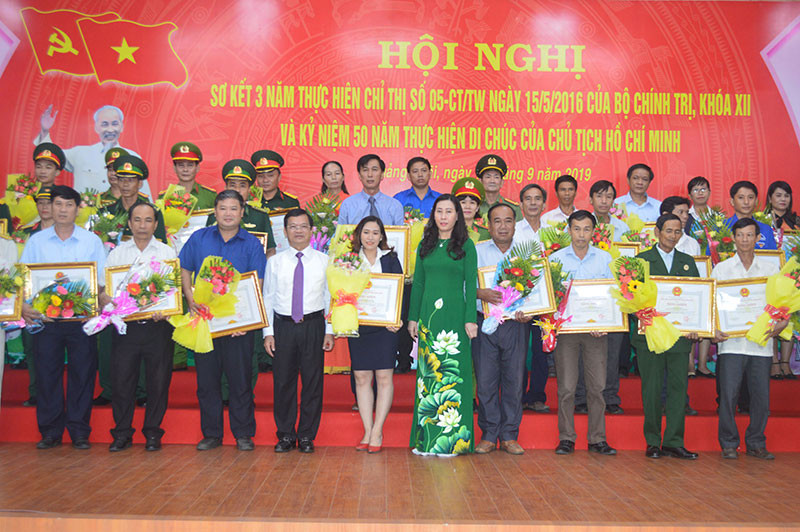 Quảng Ngãi tôn vinh các tập thể và cá nhân có cách làm hay trong học tập và làm theo tư tưởng, đạo đức, phong cách Hồ Chí Minh.