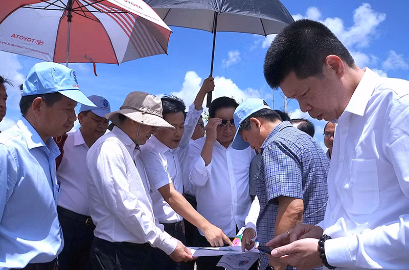 Lãnh đạo tỉnh Cà Mau và nhà đầu tư khảo sát thực tế tại Khu kinh tế Năm Căn.