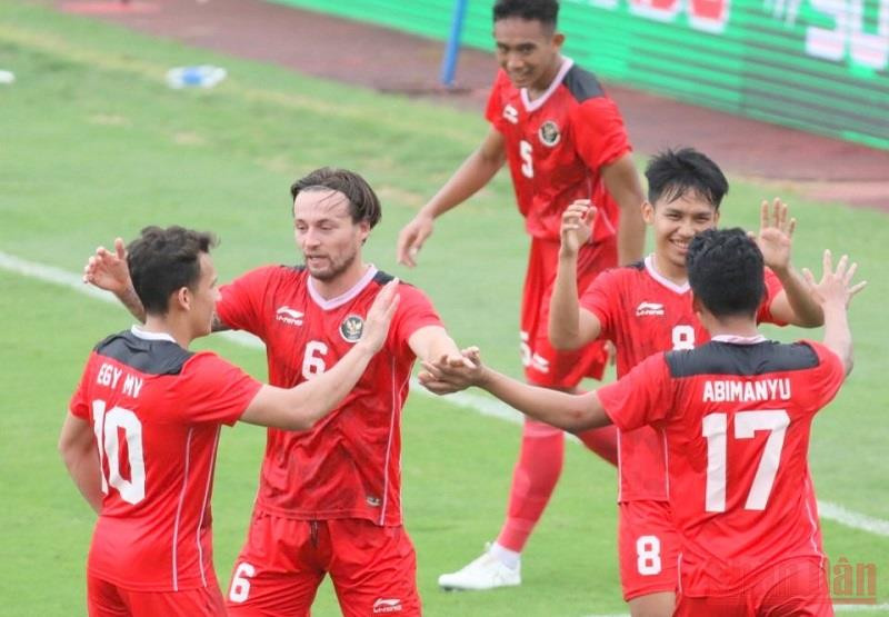 Các cầu thủ U23 Indonesia ăn mừng bàn thắng. (Ảnh: KHIẾU MINH) Thất bại 0-4 trước U23 Indonesia, U23 Philippines dừng bước ở SEA Games 31 -0