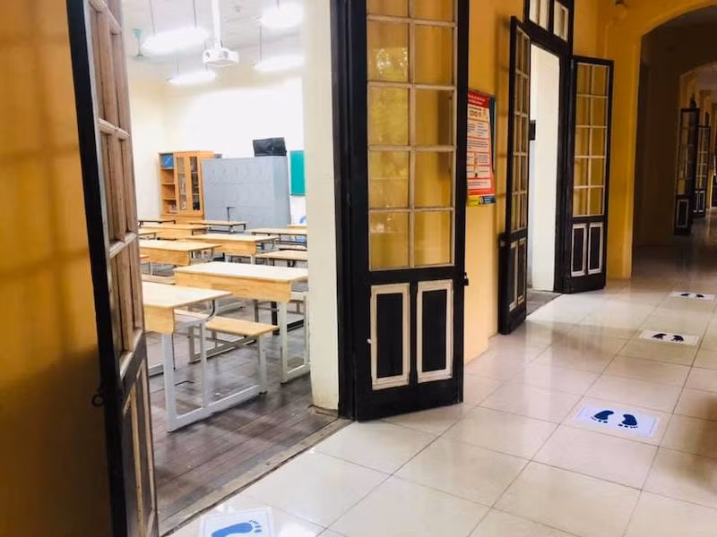 Chuẩn bị các điều kiện bảo đảm công tác phòng chống dịch cho Kỳ thi vào lớp 10 tại Trường THPT Phan Đình Phùng, Ba Đình, Hà Nội