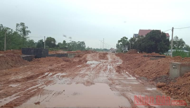 Nhiều điểm trên tuyến đường vành đai 5 qua tỉnh Thái Nguyên chưa thi công xong.