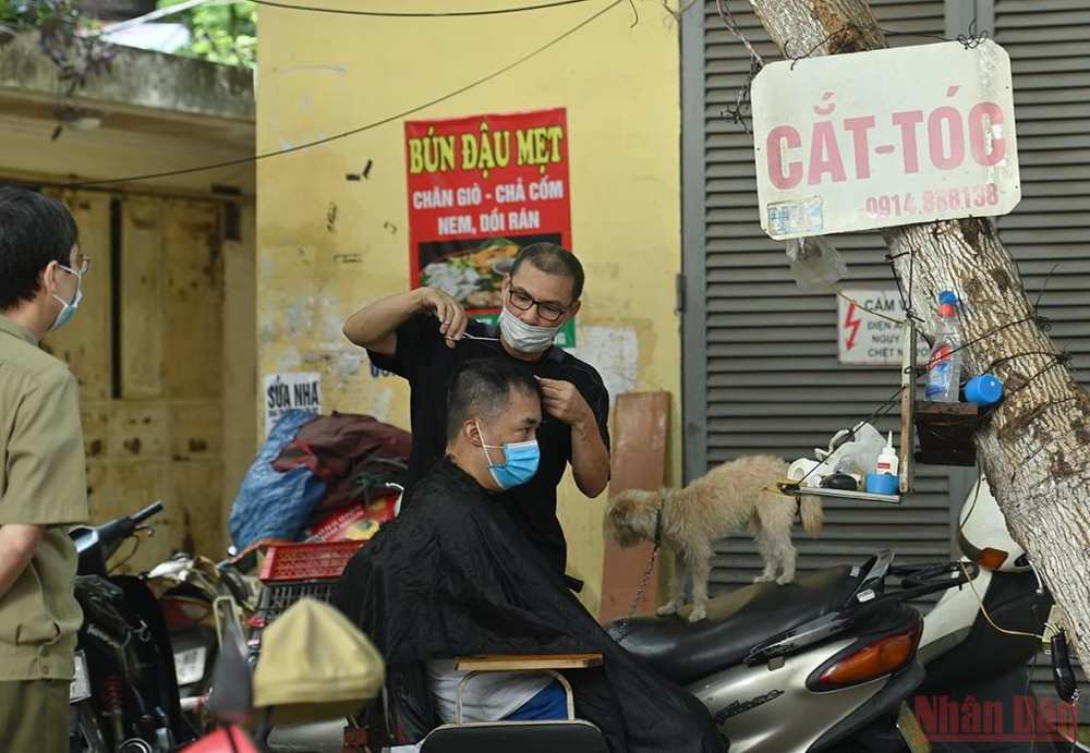 Hà Nội nhộn nhịp trở lại trong ngày đầu nới lỏng giãn cách ảnh 9 Hà Nội nhộn nhịp trở lại trong ngày đầu nới lỏng giãn cách -0