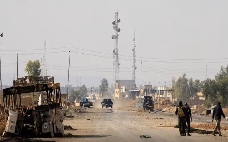 Lực lượng đặc nhiệm Iraq tham gia chiến dịch chóng IS tại Kokjali, phía tây Mosul, ngày 2-11-2016. (Ảnh: Reuters)