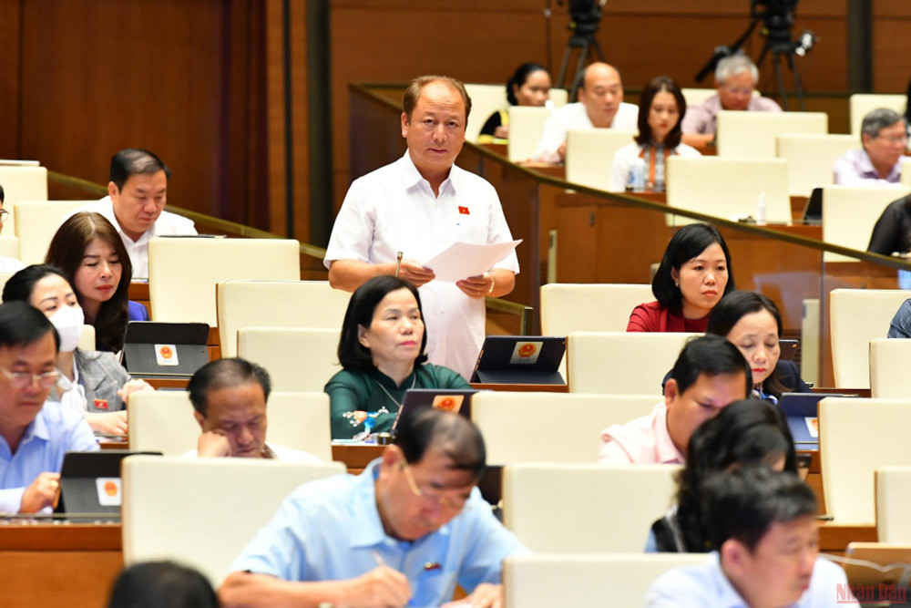 Đại biểu Sùng A Lềnh phát biểu tại phiên thảo luận của Quốc hội sáng 14/6. (Ảnh: KHOA NGUYÊN) Quy định chế tài cụ thể bảo đảm dân giám sát, dân thụ hưởng -0