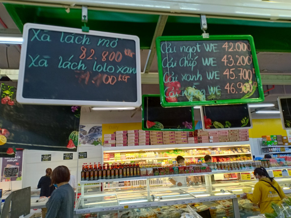 Các loại rau, củ, quả tươi ở một số trung tâm thương mại trên địa bàn TP Thái Bình vắng khách, ế ẩm do giá cao hơn các chợ truyền thống. Khan hiếm nguồn cung, giá rau, củ, quả tăng đột biến -0