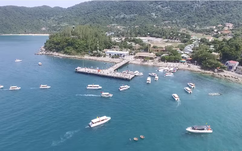 Hội An có hơn 100 phương tiện vận chuyển khách du lịch bằng đường thủy. 