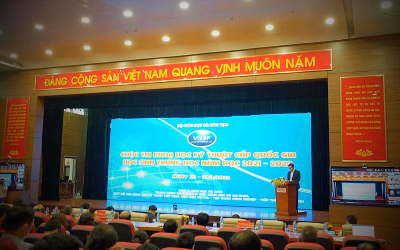 Thứ trưởng Giáo dục và Đào tạo Nguyễn Hữu Độ phát biểu tại lễ khai mạc