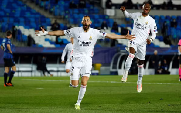 K. Benzema ghi bàn mở tỷ số cho Real Madrid.