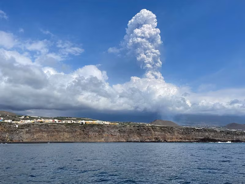 Núi lửa đang phun trào tại đảo La Palma, Tây Ban Nha -0