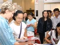 Trường trung học Bellebys<br>trực tiếp giải đáp những<br>thắc mắc của học sinh.