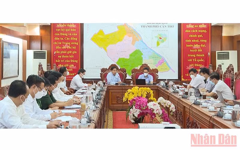 Quang cảnh buổi làm việc giữa Phó Thủ tướng với Ban chỉ đạo phòng chống dịch Covi-19 thành phố Cần Thơ.  