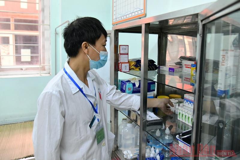 Trong mỗi buổi thi, nhân viên y tế sẽ trực tại khu vực cách ly, bảo đảm những vấn đề về sức khỏe được xử lý kịp thời. Hà Nội bắt đầu kỳ thi tuyển sinh lớp 10 trong điều kiện đặc biệt -0