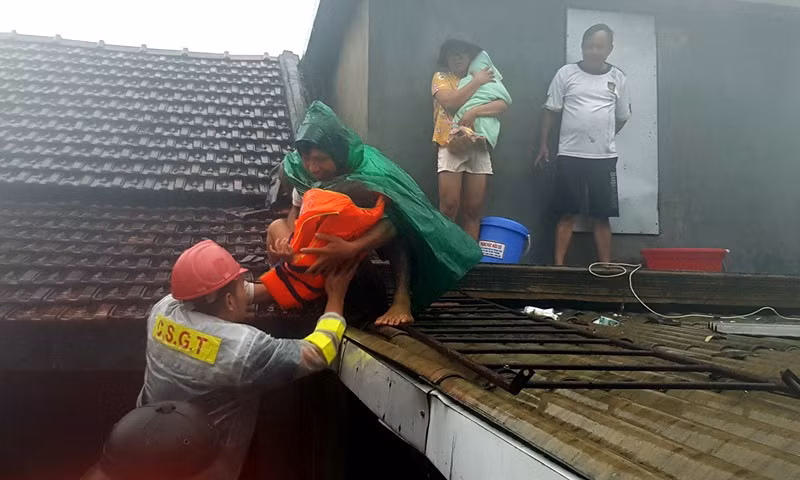 (Tin đề nghị ghép) Thừa Thiên Huế đặt 3.100 suất ăn khẩn cấp chuyển về vùng lũ -0