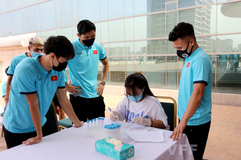 ĐTQG Việt Nam thực hiện test Covid-19 trước khi tập trung trở lại. (Ảnh: VFF) ĐTQG Việt Nam thực hiện test Covid-19 trước khi tập trung trở lại. (Ảnh: VFF)